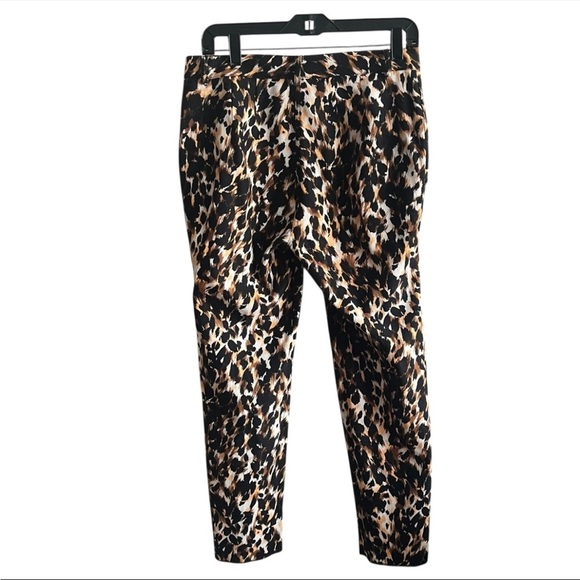 St John. Animal Print Ankle Length Pant, in Excellent Pre Loved Condition - Picture 6 of 7